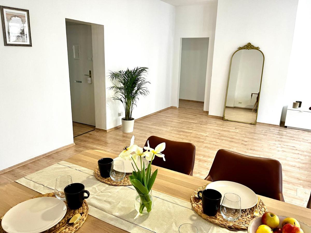 Design - Parking - Kingsize-bett - 2x Bad - Zentrum Apartment